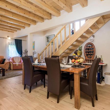 Amazing Home In Vrzici With Jacuzzi Zewnętrze zdjęcie