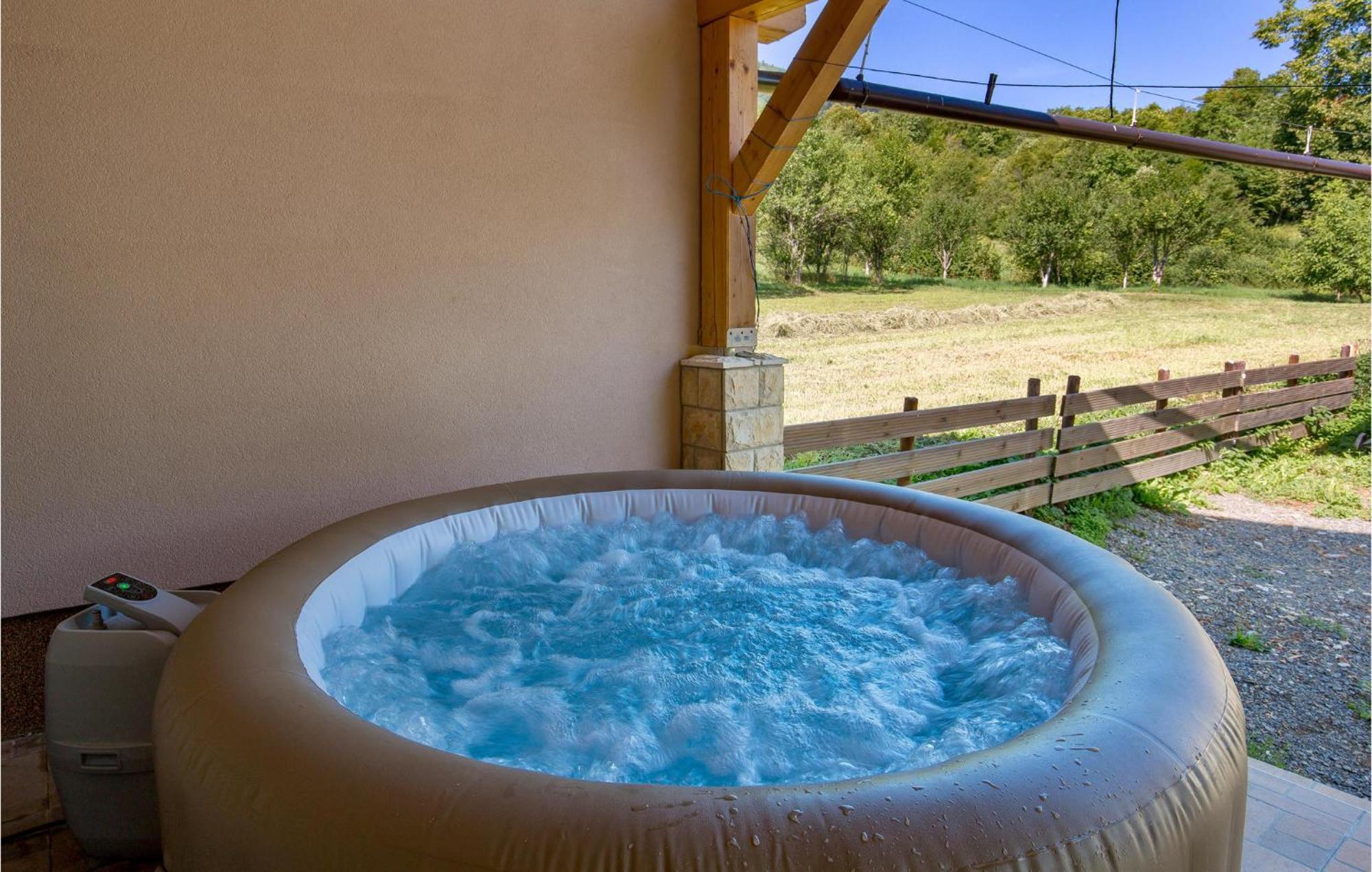 Amazing Home In Vrzici With Jacuzzi Zewnętrze zdjęcie