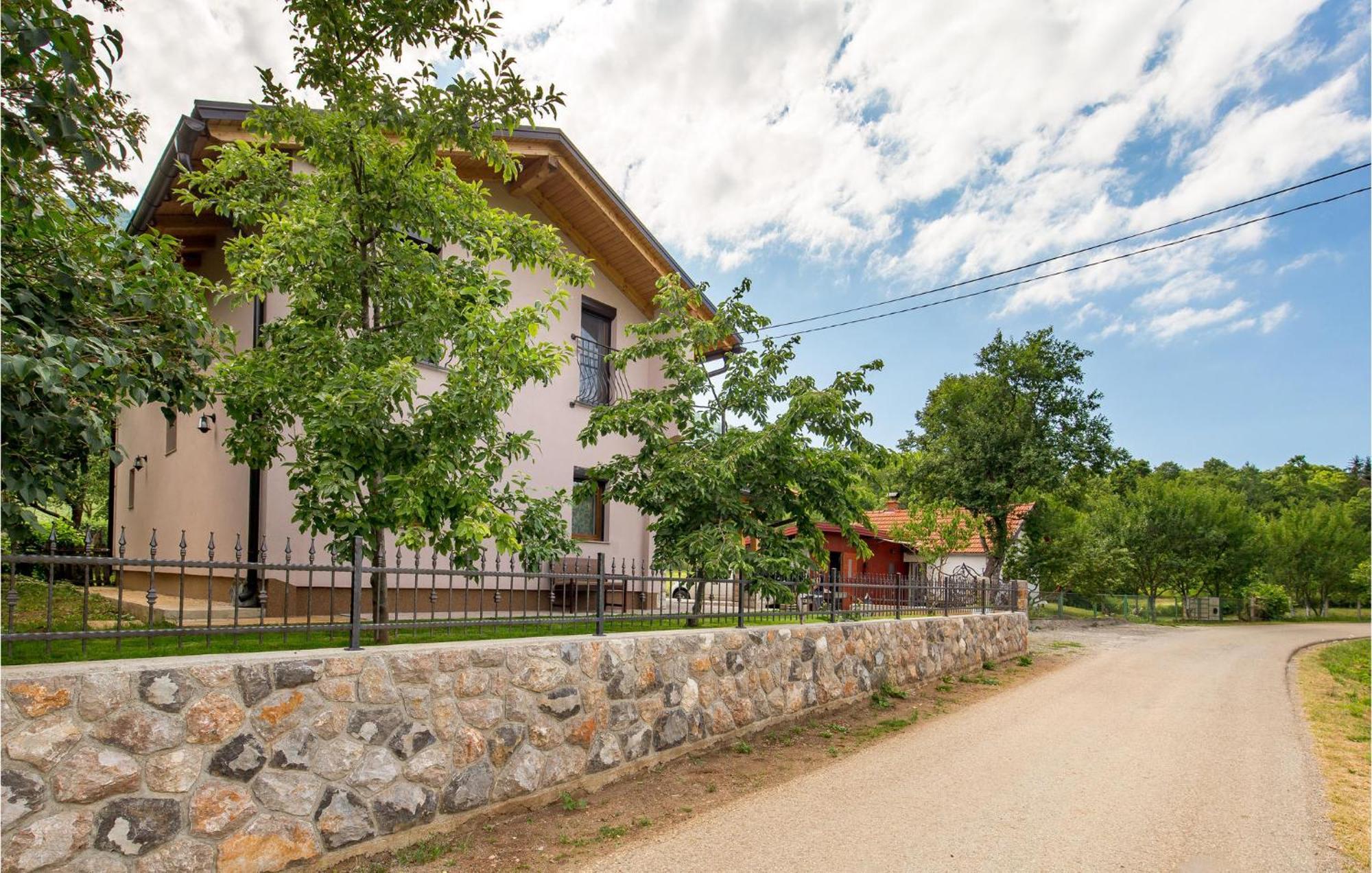 Amazing Home In Vrzici With Jacuzzi Zewnętrze zdjęcie