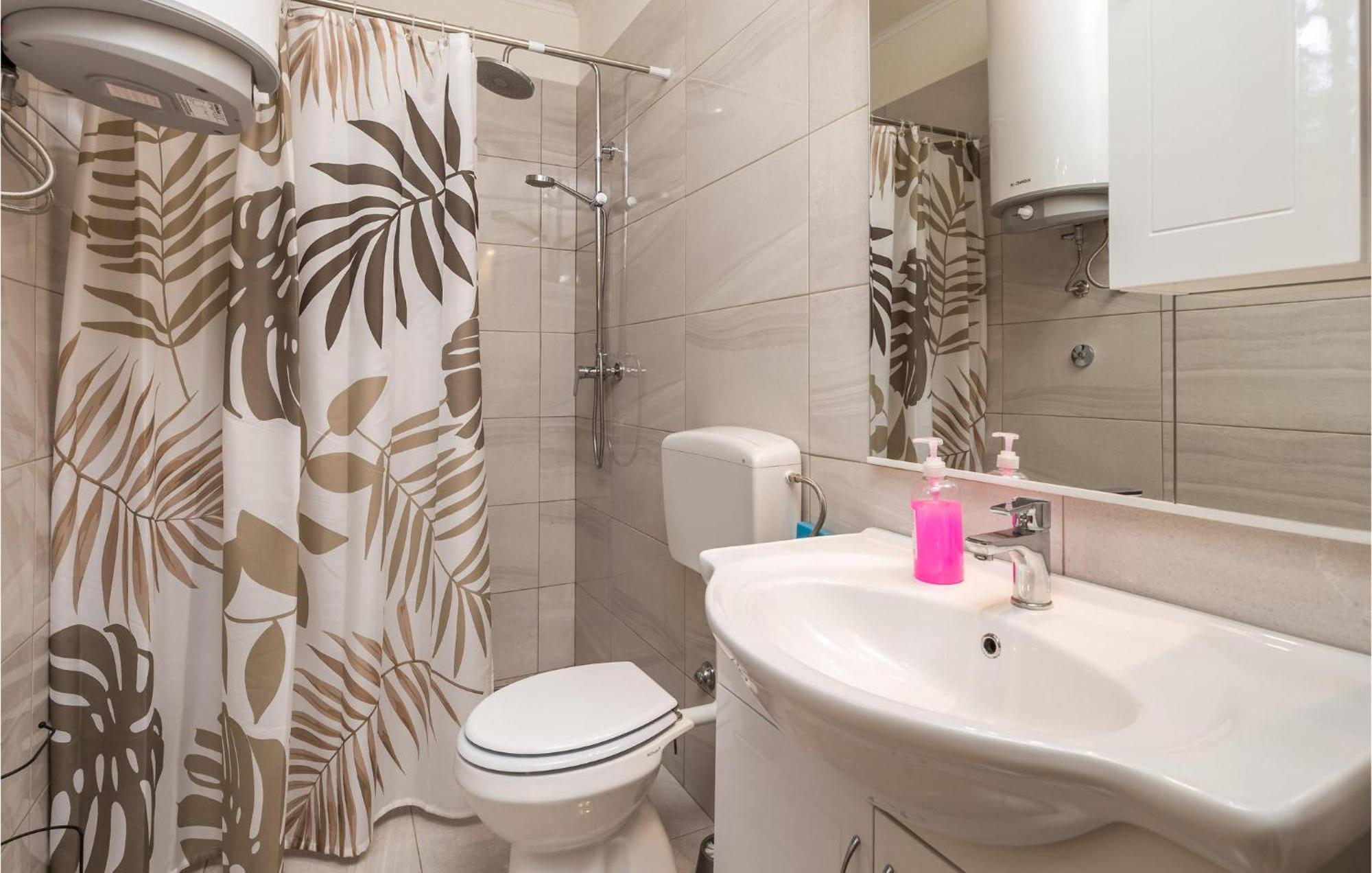 Amazing Home In Vrzici With Jacuzzi Zewnętrze zdjęcie