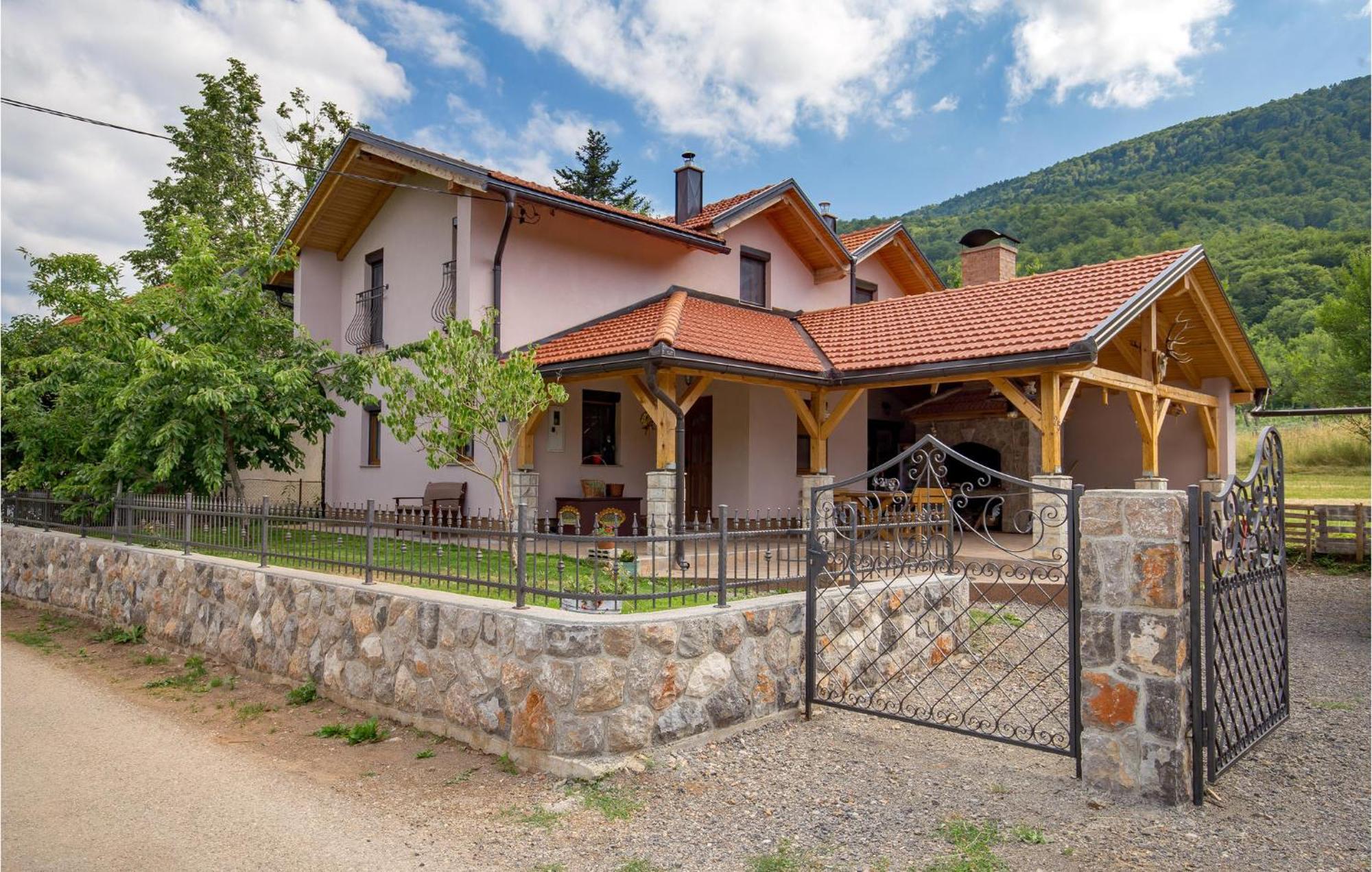 Amazing Home In Vrzici With Jacuzzi Zewnętrze zdjęcie