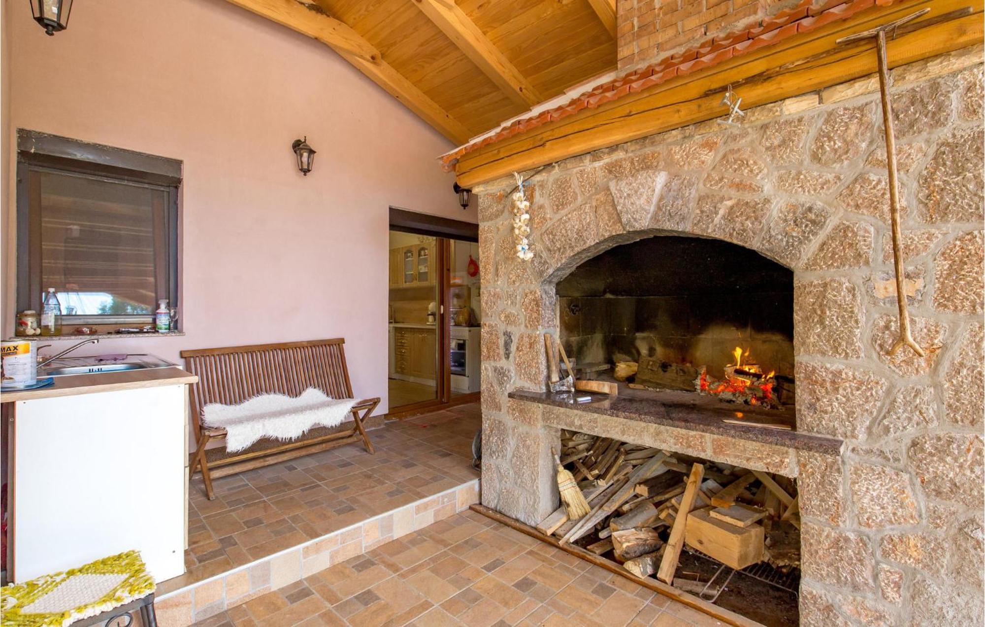Amazing Home In Vrzici With Jacuzzi Zewnętrze zdjęcie